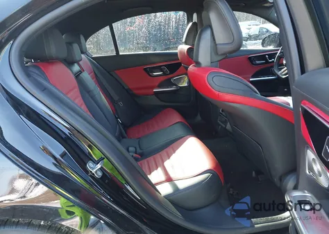 2023 Mercedes-Benz C 300 4Matic z USA, uszkodzony, nr VIN W1KAF4HB8PR131074